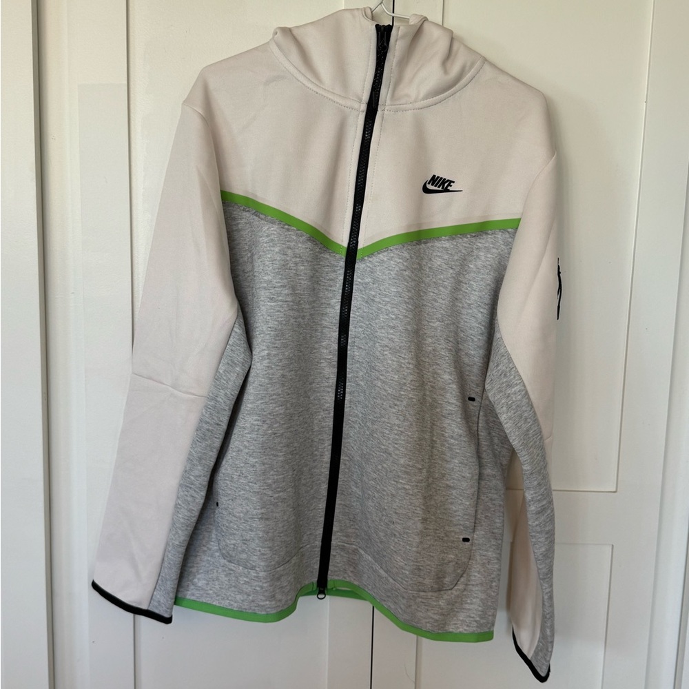 Nike Women's Gray and White Tech fleece suit